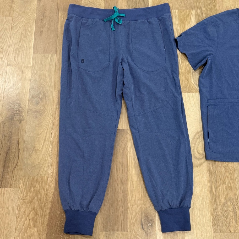 FIGS Heathered Denim Scrub Top & Jogger Set Women’s Size XL - Picture 3 of 7